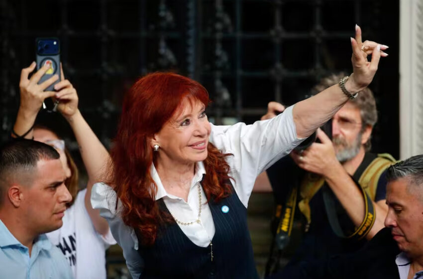  Cuadernos de las coimas: Cristina Kirchner llegó a Comodoro Py y declara una hora sin responder preguntas