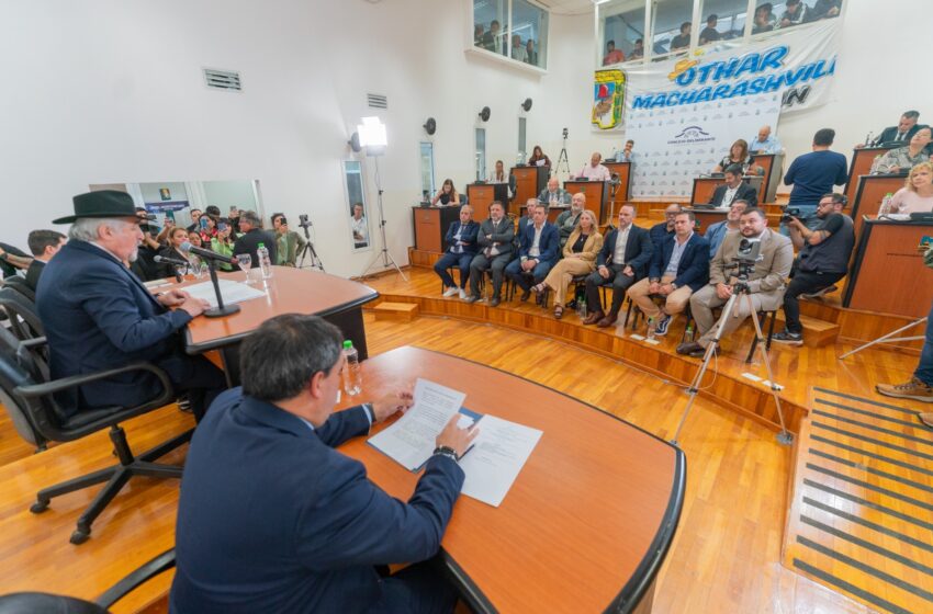  Othar inauguró el período de sesiones con un llamado a la unidad y al desarrollo industrial de Comodoro