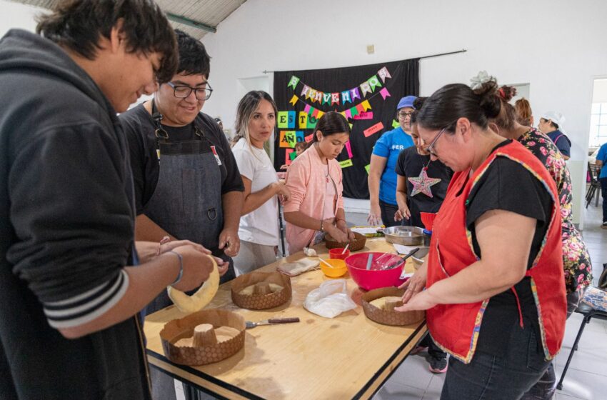  Se realizó un taller de elaboración de huevos y roscas de Pascuas en el CPB Máximo Abásolo