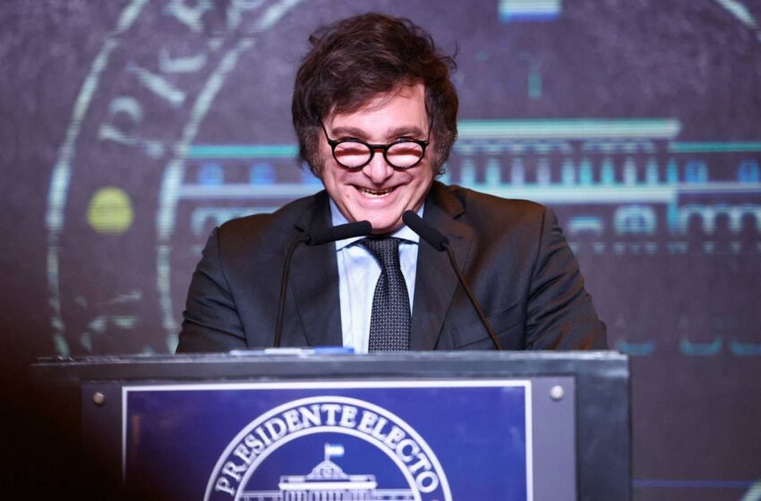  “Argentina S.A.: del conurbano industrial al extractivismo impaciente (o cómo dinamitar un país antes de que llegue la inversión)”