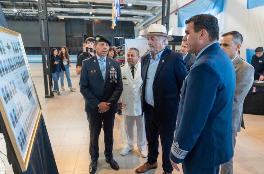  El intendente acompañó la inauguración de la Muestra estática de Malvinas