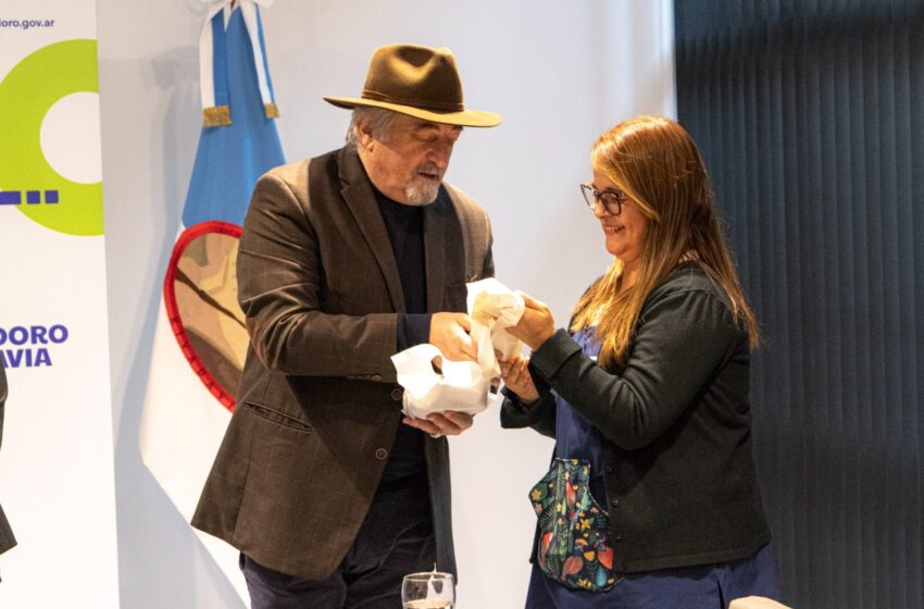  Presentaron a la nueva vicedirectora de la Escuela Municipal ante el intendente