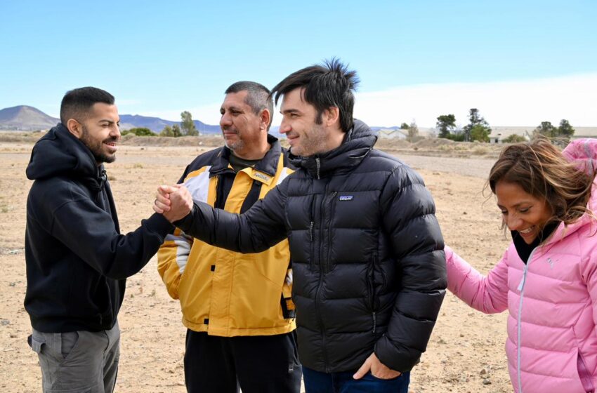  Provincia invertirá $500 millones para llevar servicios a 57 lotes destinados a viviendas de docentes y jubilados en Comodoro