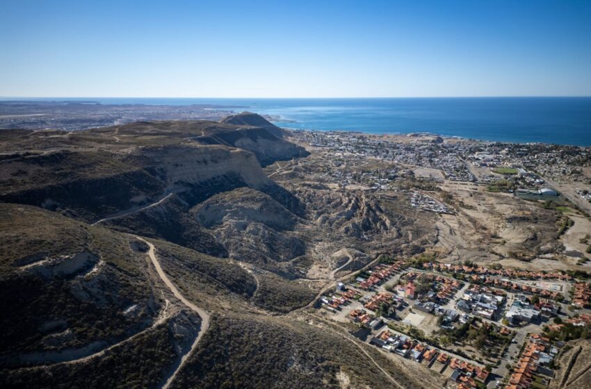  El Municipio consolidó el camino para acceder al lóbulo superior del cerro Hermitte y ultima detalles para iniciar el tapado de grietas