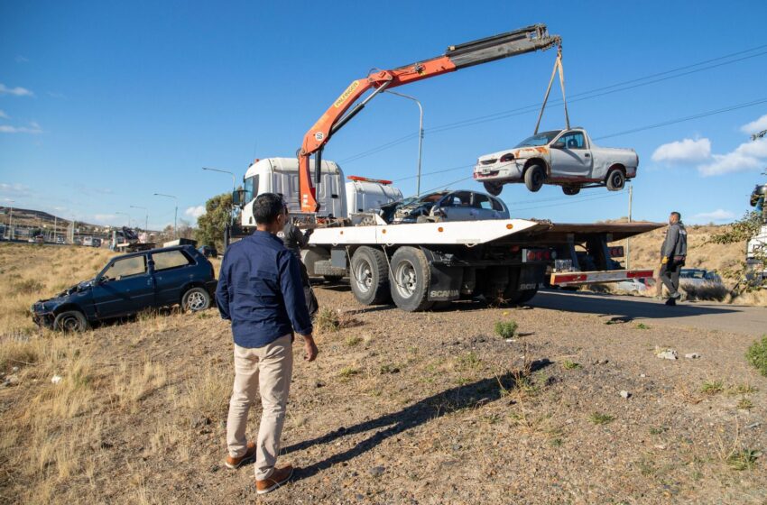  El Municipio continúa el operativo conjunto de remoción de vehículos secuestrados en Ruta 3 y 26
