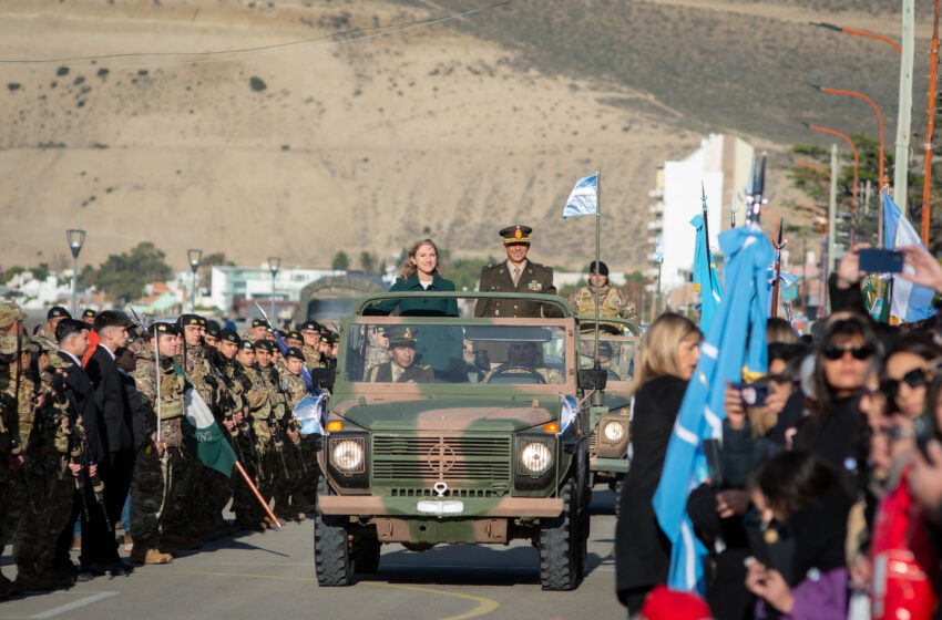  Rada Tilly conmemoró el Día de la Bandera con la Promesa de Lealtad y un multitudinario desfile cívico-militar