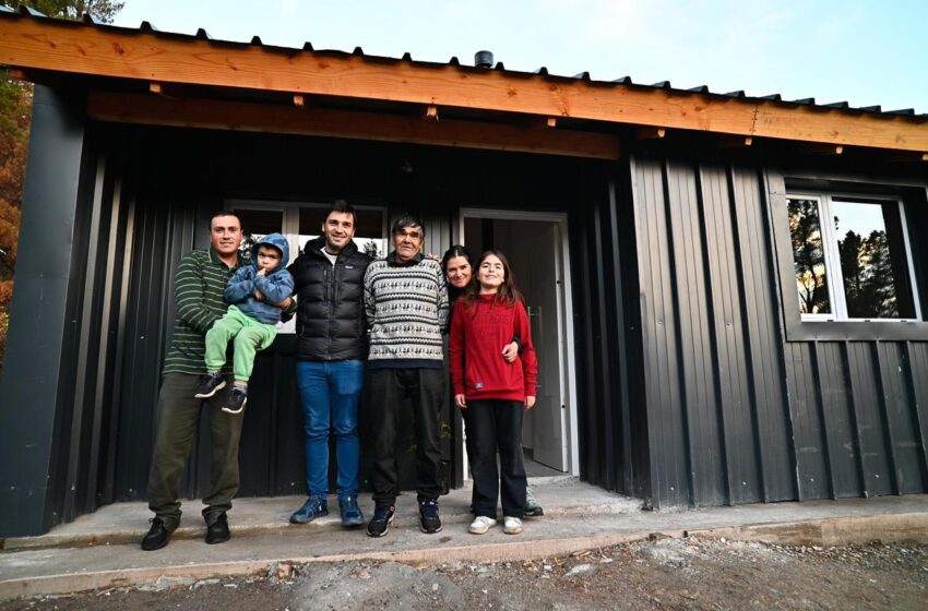  Torres: “Nos comprometimos a terminar antes del invierno y hoy las familias de El Hoyo vuelven a tener su hogar”