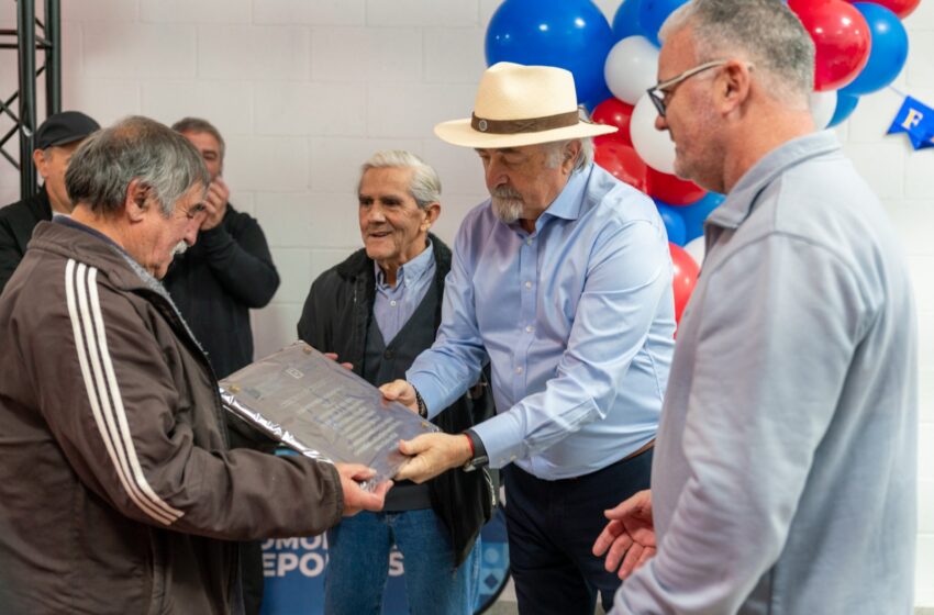  Othar acompañó la inauguración de la tienda y los nuevos vestuarios de USMA en su 95° aniversario