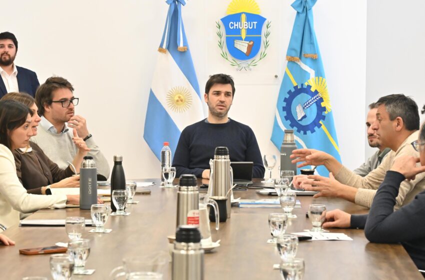  Provincia trabaja en la aplicación de programas junto a instituciones de la comunidad para abordar problemáticas de la Adolescencia