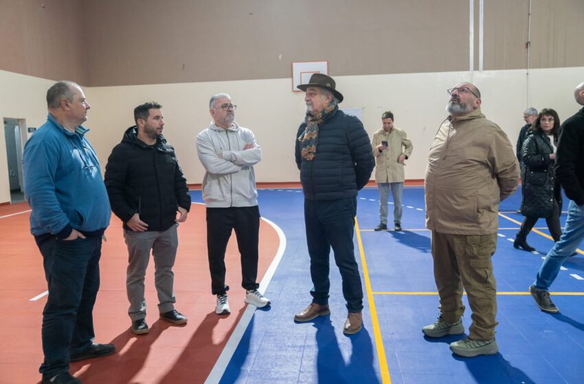  El Municipio avanza con el mantenimiento de gimnasios escolares para potenciar el deporte comunal